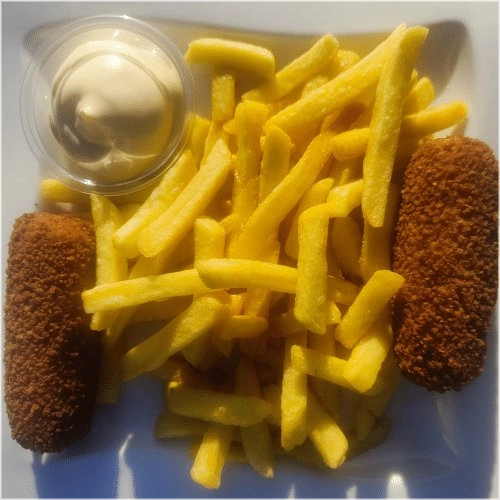 2 kroketten met friet en saus