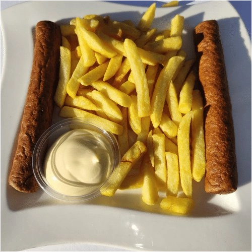 2 frikandellen met friet en saus
