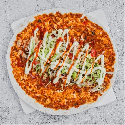 Turkse pizza met kipdöner