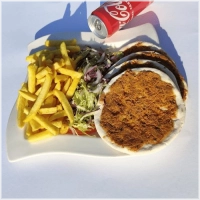 Heerlijke 4 stuks mini Turkse pizza's (findik lahmacun), salade, friet en frisdrank