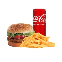 Hamburger, friet, saus en frisdrank