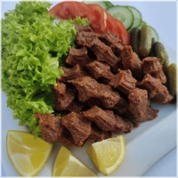 Vegatarisch. 40 stuks çiğköfte, 8 lavaş brood, groenten, saus 