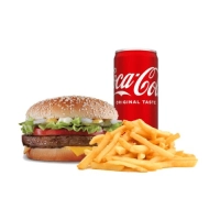Hamburger, cheddar kaas, friet, saus en frisdrank