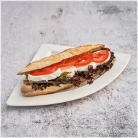 Mozzarella, pesto en tomaat